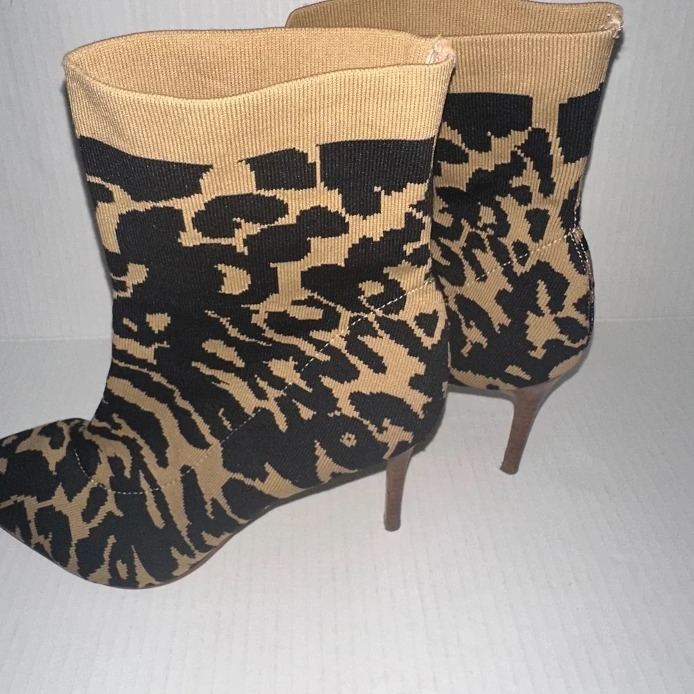 Louise et Cie Silvya Leopard‎ Print Sock Booties 8M Knit Pointed Toe Stiletto